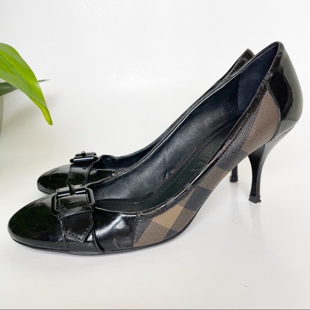 Burberry Black Smoke Check Coated Canvas Patent Leather Buckle Round 39.5 Pumps - Picture 3 of 16